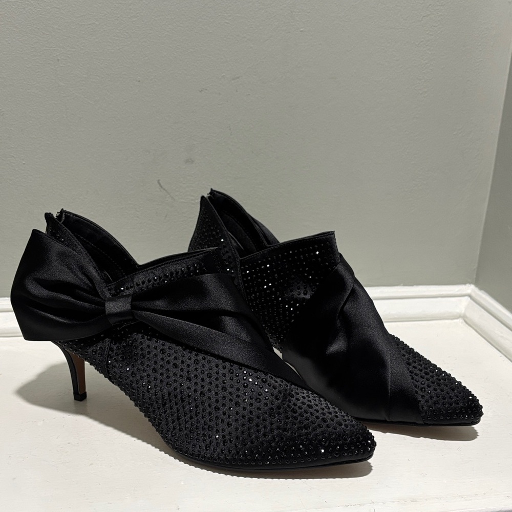NWOT J. Renee Black Elettra Crystal Embellished Pointed Toe Heels w/ Bow-size 13